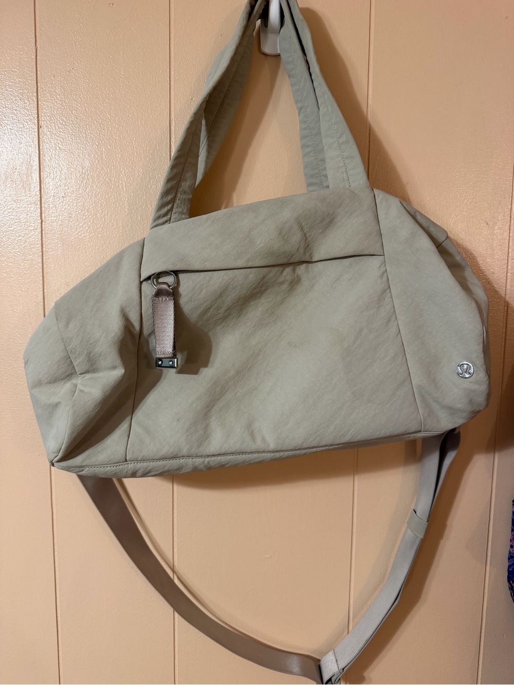 Lululemon on my level duffle bag